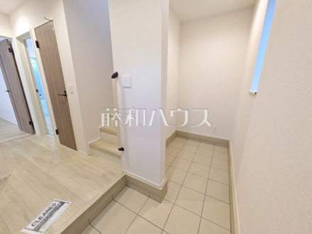 2号棟　玄関　【府中市四谷２丁目】／撮影日2025/12/27