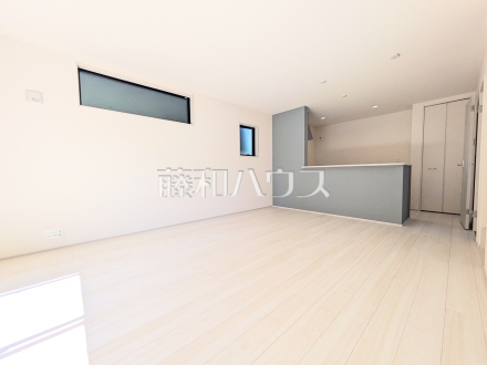 2号棟　リビング　【調布市深大寺北町６丁目】／撮影日2025/09/26