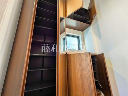 16号棟　玄関収納　【三鷹市北野３丁目】／撮影日2026/02/02