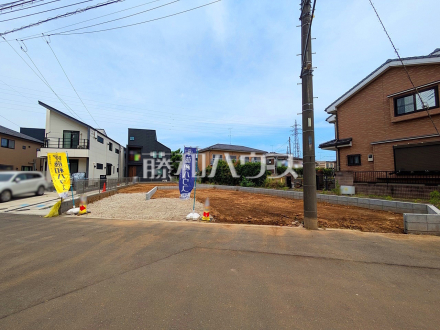 ≪現地外観≫京王線「多摩霊園」駅徒歩10分！この恵まれたロケーションによる幸福感は、毎朝の通勤時にしっかりと感じられるのではないでしょうか。【府中市小柳町２丁目】／撮影日2025/06/06