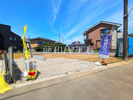 ≪現地外観≫周囲に高い建物のないエリアのため、空が大きく感じます。【府中市小柳町２丁目】／撮影日2025/06/21