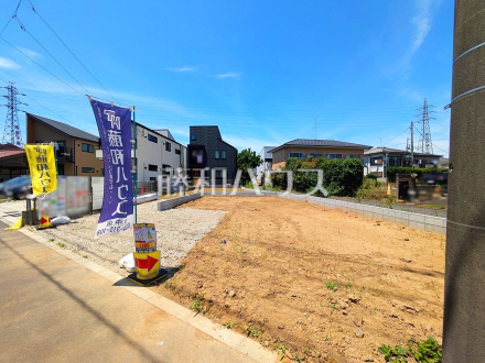 ≪現地外観≫前面道路はゆとりの5.5m。車の出し入れも楽々です。【府中市小柳町２丁目】／撮影日2025/06/21
