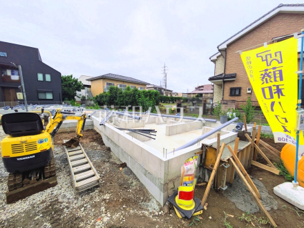 ≪2号棟　外観≫ ここに住む方を想像して、着々と建築しております！ 　【府中市小柳町２丁目】／撮影日2025/07/11