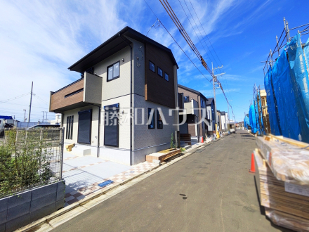 接道状況および現場風景　【東村山市青葉町１丁目】平日のご案内も可能です。まずはお気軽にお問合せ下さいませ。／撮影日2025/10/02