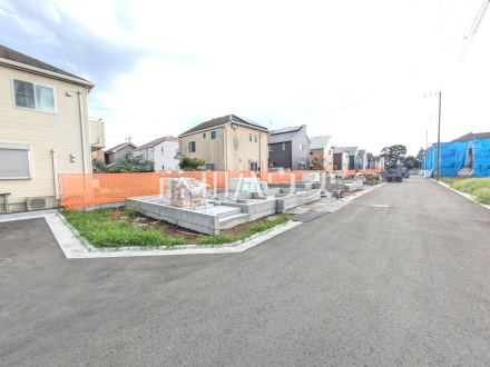 接道状況および現場風景　【東村山市青葉町１丁目】
お住まい探しは、家の良し悪しだけでなく周辺環境も重要なポイントです。ぜひ一度お客様の目でご覧ください。　／撮影日2025/08/08