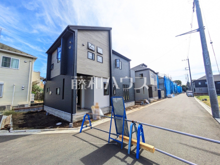 接道状況および現場風景　【東村山市青葉町１丁目】お住まい探しは、家の良し悪しだけでなく周辺環境も重要なポイントです。ぜひ一度お客様の目でご覧ください。／撮影日2025/10/02
