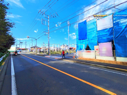 接道状況および現場風景　【東村山市青葉町１丁目】周辺環境はもちろん、日当たりや設備仕様など、ご自身の目でお確かめください！／撮影日2025/10/23