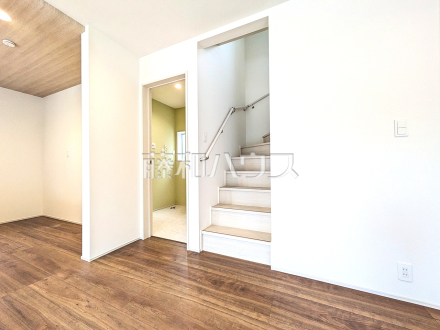 1号棟　リビングイン階段　【東村山市青葉町１丁目】／撮影日2025/10/09