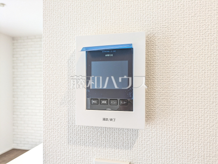 1号棟　TVモニター付きインターホン　【東村山市青葉町１丁目】　訪問者がわかるTVモニター付インターホンは、お子様がお留守番をされるときも安心ですね。　／撮影日2025/10/09