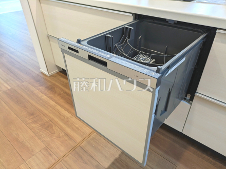 1号棟　食器洗浄乾燥機　【東村山市青葉町１丁目】　ビルトイン食洗機は毎日の家事を軽減させてくれます。またワークトップも広々使え機能性も向上します。　／撮影日2025/10/09