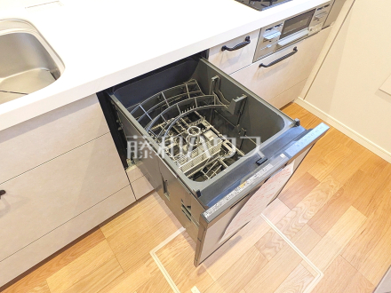 食器洗浄乾燥機　【東久留米市滝山１丁目】　ビルトイン食洗機は毎日の家事を軽減させてくれます。またワークトップも広々使え機能性も向上します。　／撮影日2025/11/03