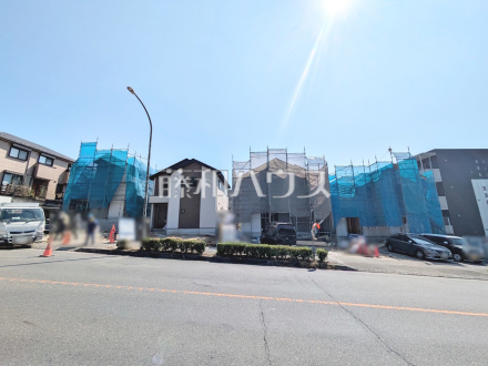 接道状況および現場風景　【八王子市兵衛２丁目】JR横浜線「八王子みなみ野」駅より徒歩約10分！充実した新たな生活を、「あったらいいな」がある、この地から始めてみませんか？鮮やかな青空と暮らすこの土地で。／撮影日2025/09/01