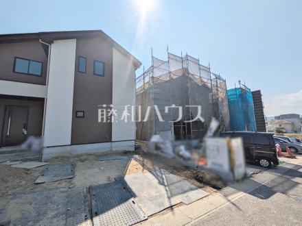 外観　【八王子市兵衛２丁目】順調に工事が進んでいます。実際の街並みの様子が段々見えて参りました。ぜひ実際に現地をご見学下さいませ。／撮影日2025/09/01