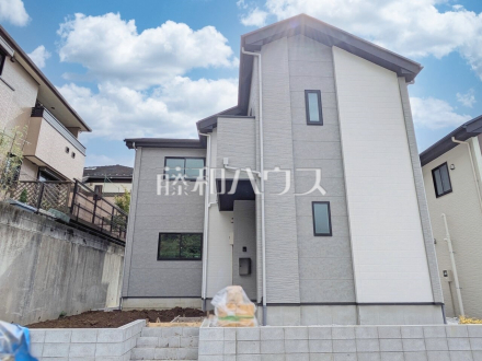 4号棟　外観　【八王子市兵衛２丁目】直線的ですっきりとしたスクエアなデザインが、お客様のお住まいを都会的に印象づけます。　
／撮影日2025/09/21