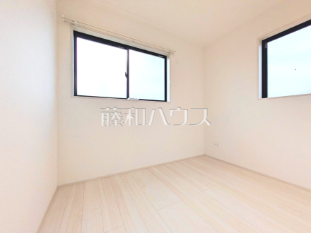 2号棟(モデルハウス)　居室　【新座市池田４丁目】
2面採光で明るく風通しの良いお部屋　／撮影日2025/10/12