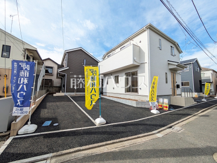 ≪現場風景≫ 堂々完成、いつでもご内覧いただけます！ぜひ実物をご覧いただきたく思います。喜んでご案内いたしますのでお気軽にお問合せ下さい。 【三鷹市大沢５丁目】／撮影日2025/09/22