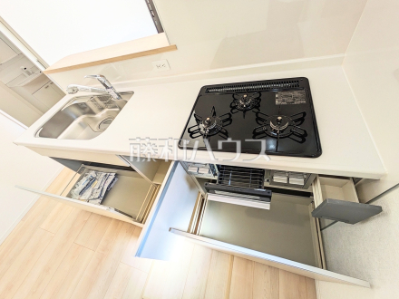 1号棟　キッチンスライド収納　【三鷹市大沢５丁目】／撮影日2025/09/26