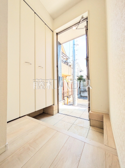 1号棟　玄関　【三鷹市大沢５丁目】／撮影日2025/09/08