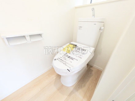 1号棟　トイレ　【三鷹市大沢５丁目】
ウォシュレット付きトイレ！リビング・お風呂に続いて意外と癒しの空間かも！？　／撮影日2025/09/08