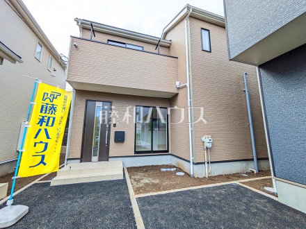 ≪2号棟　外観≫太陽光をエネルギーに換える「太陽光発電」でエコな暮らしを！　　【三鷹市大沢５丁目】
／撮影日2025/09/22