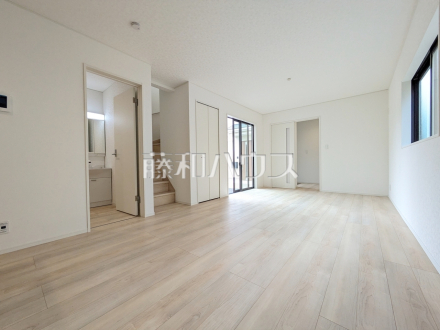 2号棟　リビング　【三鷹市大沢５丁目】／撮影日2025/09/22