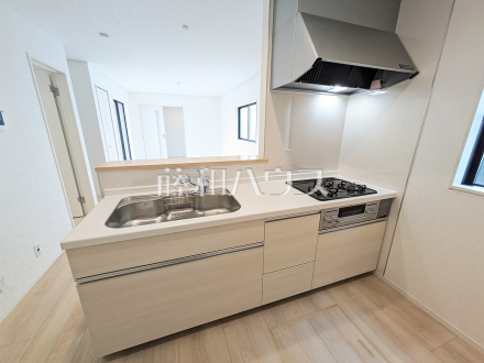 2号棟　キッチン　【三鷹市大沢５丁目】／撮影日2025/09/22