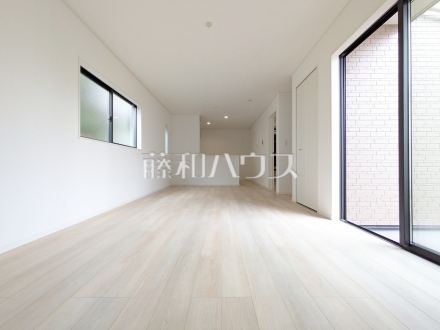 2号棟　リビング　【三鷹市大沢５丁目】／撮影日2025/09/22