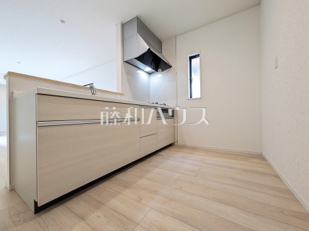 2号棟　キッチン　【三鷹市大沢５丁目】／撮影日2025/09/22