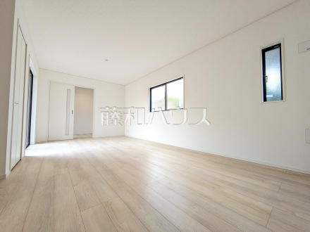 2号棟　リビング　【三鷹市大沢５丁目】／撮影日2025/09/22