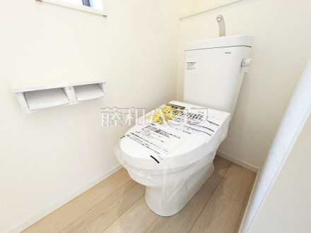 4号棟　トイレ　【三鷹市大沢５丁目】
ウォシュレット付きトイレ！リビング・お風呂に続いて意外と癒しの空間かも！？　／撮影日2025/09/08