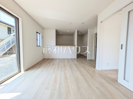 4号棟　リビング　【三鷹市大沢５丁目】／撮影日2025/09/08