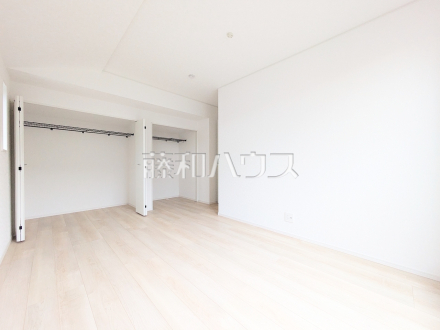 5号棟　居室　【三鷹市大沢５丁目】
部屋の雰囲気や広さ・眺望・間取りの使い勝手など、是非一度、ご自身の目で確かめてみてください。　／撮影日2025/09/04