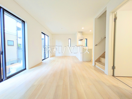 5号棟　リビング　【三鷹市大沢５丁目】／撮影日2025/09/04