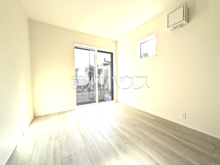 居室　【日野市東平山２丁目】シャッター付きの居室で防犯対策もばっちりです。／撮影日2025/11/08