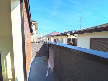 バルコニー　【日野市東平山２丁目】 南向きのバルコニーは日差しもたっぷり注ぎ、お洗濯物もよく乾きます。 ／撮影日2025/11/08