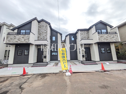 ≪現地外観≫モダンスタイリッシュな外観は永年お住まいになっても飽きの来ないシンプルな印象を与えてくれます。　【府中市浅間町４丁目】／撮影日2025/11/23