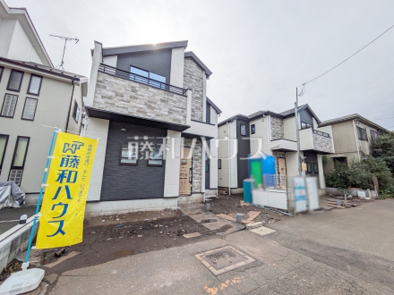 ≪現地外観≫足場が外れて実際の外観が見えてきました。完成までもう少しです。　【府中市浅間町４丁目】／撮影日2025/10/23