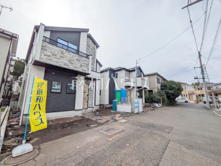 ≪接道状況≫順調に工事が進んでいます。実際の街並みの様子が段々見えて参りました。ぜひ実際に現地をご見学下さいませ。　【府中市浅間町４丁目】／撮影日2025/10/23