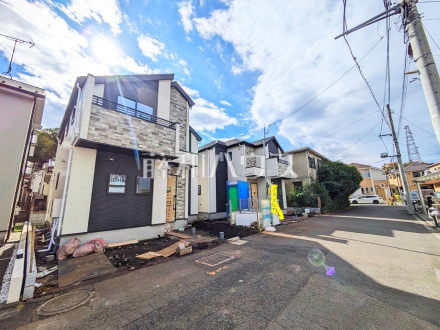≪接道状況≫2台駐車可能なカースペース（車種による）は、車を置かない際には自転車を置いたり、フリースペースとしても有効活用できます☆【府中市浅間町４丁目】／撮影日2025/11/03
