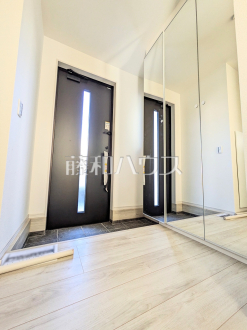 1号棟　玄関　【府中市浅間町４丁目】／撮影日2025/11/27