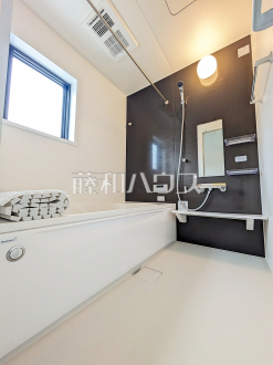 ≪2号棟　浴室≫ゆったり寛げる1坪タイプのユニットバス。疲れたからだを癒してあげてください。　【府中市浅間町４丁目】／撮影日2025/11/23