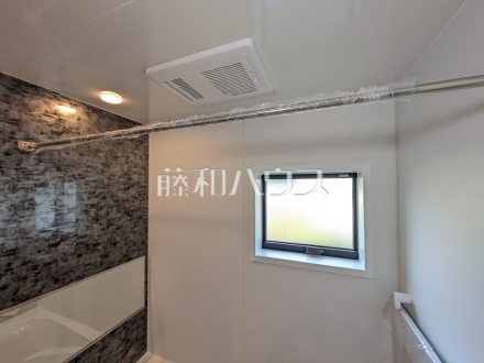 14号棟　浴室換気乾燥機　【小平市小川町１丁目】　浴室換気乾燥機を使用すると浴室がジメジメしないので、お掃除が楽になるというメリットもございます！／撮影日2025/07/07