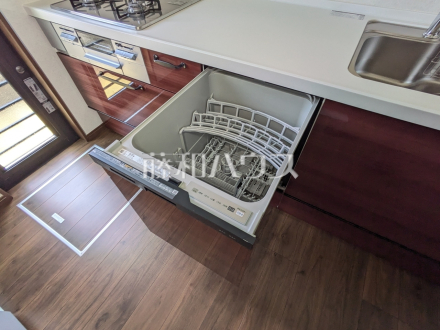 15号棟　食器洗浄乾燥機　【小平市小川町１丁目】　食器が出し入れしやすいスライドオープン式の食器洗浄乾燥機／撮影日2025/07/21