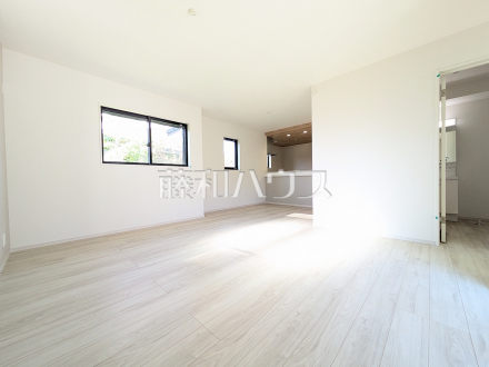 リビング　【八王子市子安町１丁目】／撮影日2025/11/28