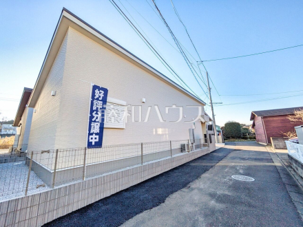 接道状況および現場風景　【八王子市小宮町】お住まい探しは、家の良し悪しだけでなく周辺環境も重要なポイントです。ぜひ一度お客様の目でご覧ください。　／撮影日2025/12/06