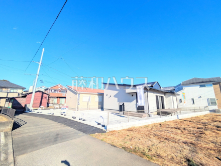 接道状況および現場風景　【八王子市小宮町】来客時にも嬉しいカースペース２台分／撮影日2026/02/09