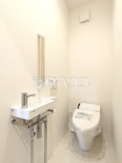 1号棟　トイレ　【八王子市小宮町】少ない水でも常にキレイを保ち、汚れが付きにくいトイレ！／撮影日2026/01/15