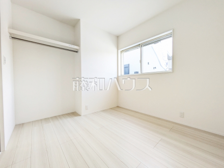 1号棟　居室　【八王子市小宮町】経年による色や風合いの変化を味わえ、木の香りが感じられる無垢フローリング／撮影日2026/01/15