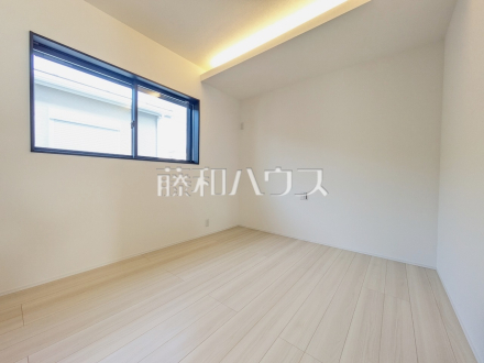 2号棟　居室　【八王子市小宮町】
見学はしたいけど、なかなか時間が取れない…そんな方に出勤前や仕事終わりにマイホームを見学できるサポートをいたします。　／撮影日2026/01/15