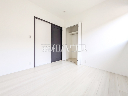 2号棟　居室　【八王子市小宮町】
見学はしたいけど、なかなか時間が取れない…そんな方に出勤前や仕事終わりにマイホームを見学できるサポートをいたします。　／撮影日2026/01/15